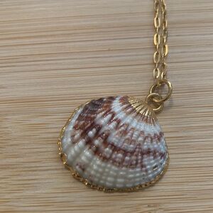 Vintage Gold Shell Pendant Necklace